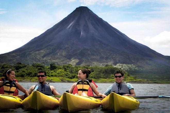 Costa Rica's Top Destinations: 13-Day Tour Program