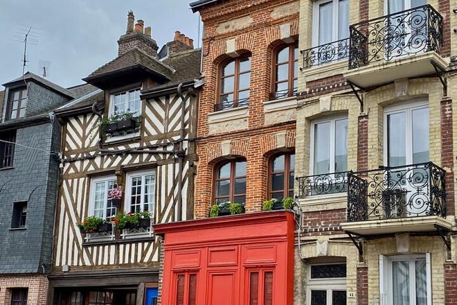 Discover Normandy: Small-Group Day Trip to Rouen, Deauville, and Honfleur from Paris