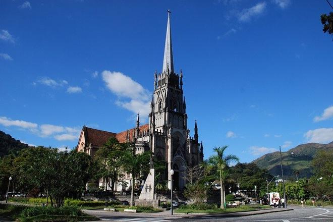 Explore Imperial Petrópolis: Grand Palaces, Architecture, and Culture from Rio