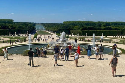 Exclusive Private Day Trip to Giverny and Versailles from Paris with Gourmet Lunch