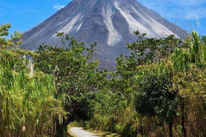 Costa Rica's Top Destinations: 13-Day Tour Program