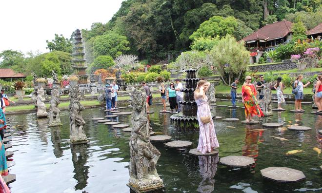 Bali's Ultimate Instagram Tour: Explore the Majestic Gate of Heaven at Lempuyang