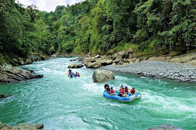 Hacienda Pozo Azul Ultimate Canopy and Rafting Combo Tour from San Jose