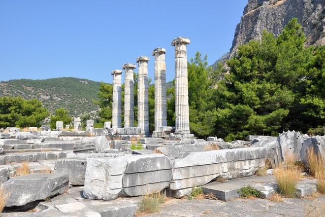 Explore Ancient Wonders: Priene, Miletos, and Didyma Full-Day Tour from Kusadasi/Selcuk