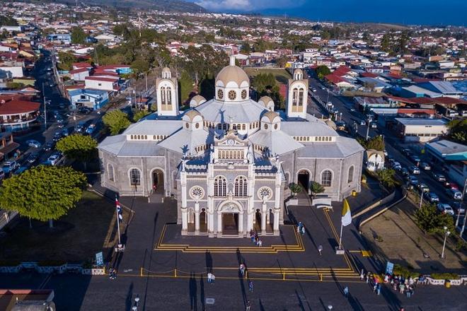 Discover Cartago's Gems: Private Tour of Irazu Volcano, Orosi Valley, and Ujarras Ruins