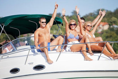 Private Full-Day Santos Boat Tour with Barbecue and Drinks