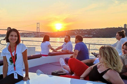 Istanbul Bosphorus Deluxe Yacht Sunset Cruise