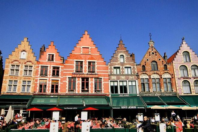 Private 2-Day Tour from Paris to Bruges, Antwerp & Brussels by Minivan