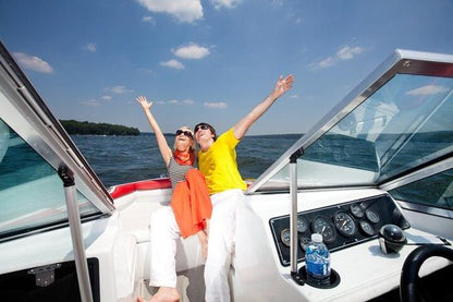 Full-Day Private Boat Tour in Santos with Barbecue and Drinks