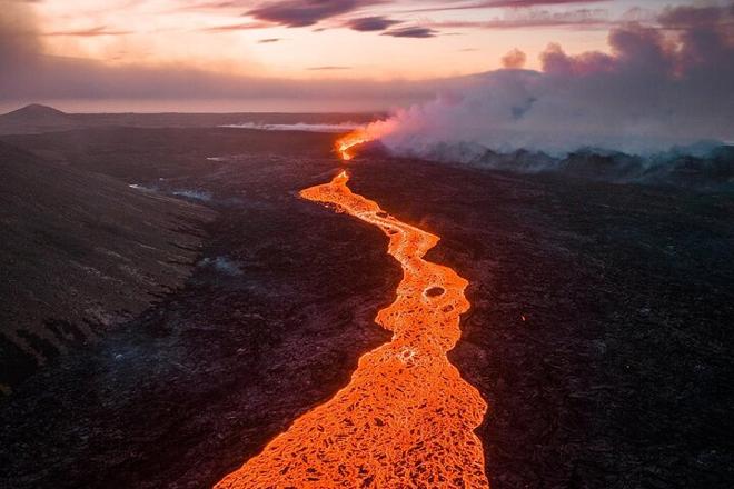 Private Reykjanes Day Tour: Exclusive Litli-Hrútur Volcano Hiking Adventure