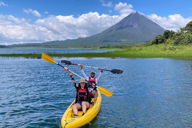 San Jose Exclusive: Private Lake Arenal Kayaking and Relaxing Baldi Hot Springs Adventure