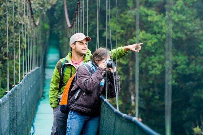 Arenal Volcano Adventure: Private Tour of Hanging Bridges and Baldi Hot Springs from San Jose