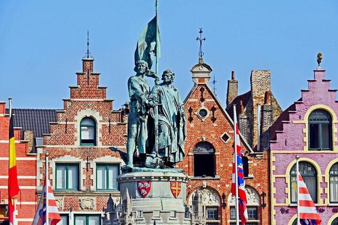 Private 2-Day Tour from Paris to Bruges, Antwerp & Brussels by Minivan