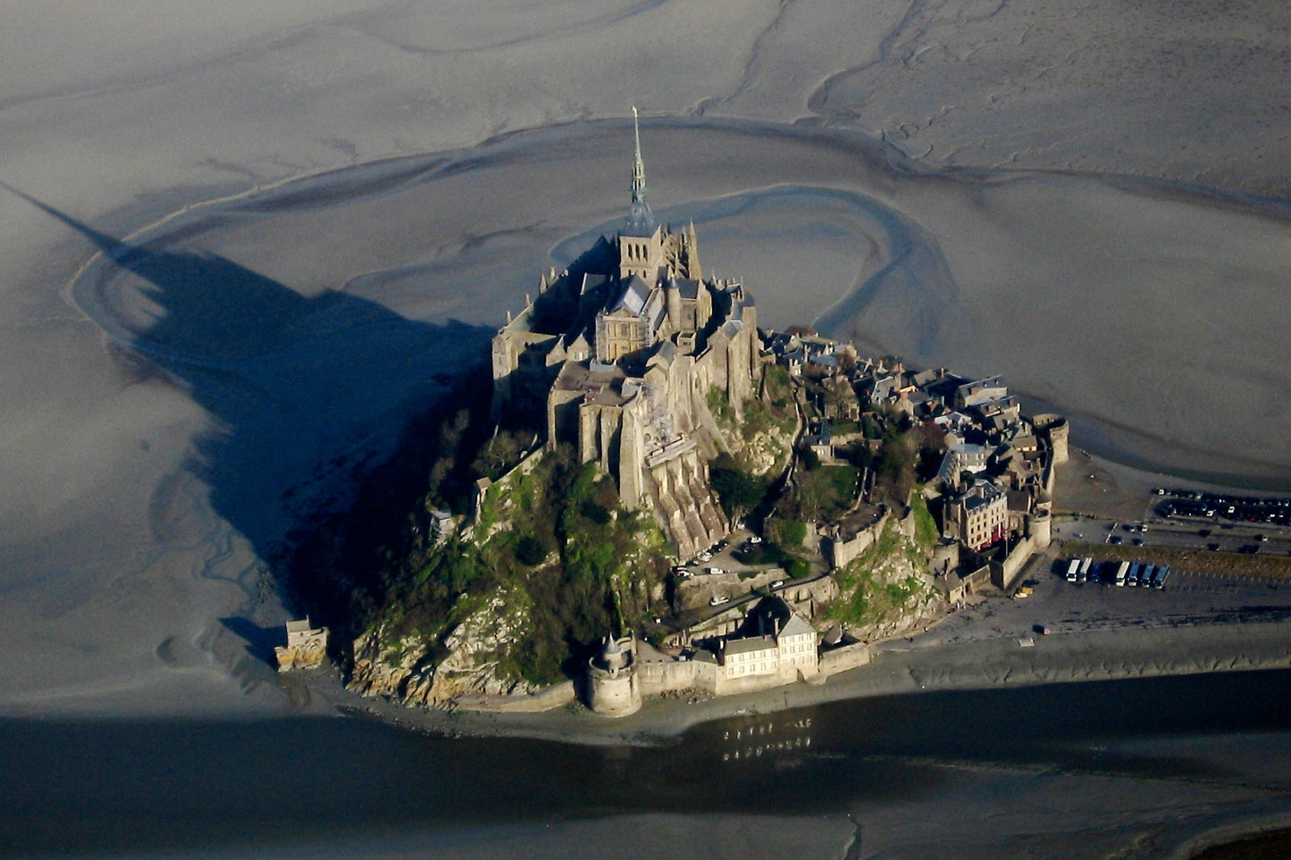 2-Day Private Tour from Paris to Mont Saint-Michel and Normandy with Loire Castles Visit