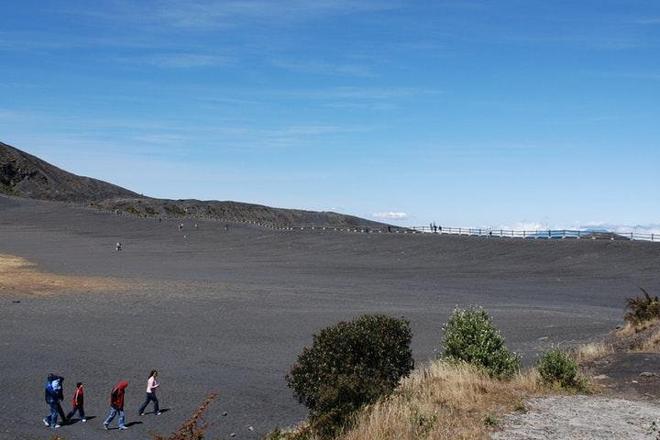 Irazú Volcano National Park: Exclusive Half-Day Private Tour from San José