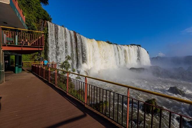 IGU Airport Round-Trip Shuttle with 2-Day Iguassu Sightseeing Tour