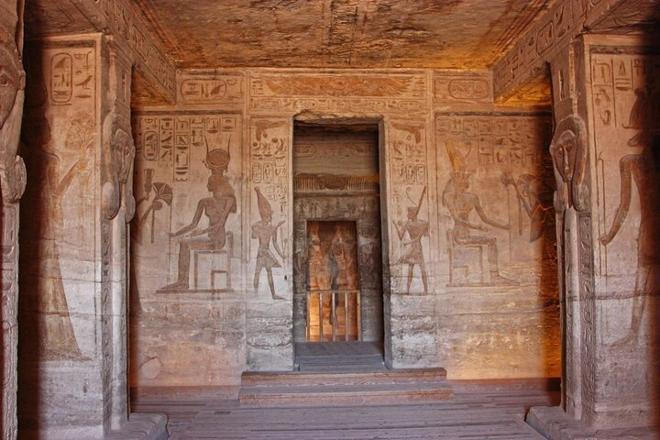 Explore the Majestic Abu Simbel Temples: Full-Day Coach Tour from Aswan