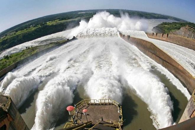 Private Tour: Explore Itaipu Dam and Iguassu Falls Brazilian Side