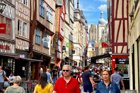 Exclusive Normandy D-Day and Rouen Tour from Paris: Minivan Journey with Lunch Included