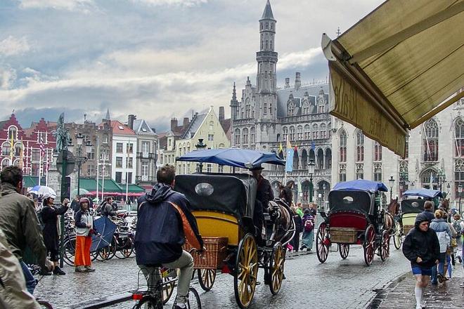 Private 2-Day Tour from Paris to Bruges, Antwerp & Brussels by Minivan