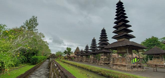 Discover the Majesty of Bali: Royal Temple, Tanah Lot, and Artisanal Chocolate Tasting Experience