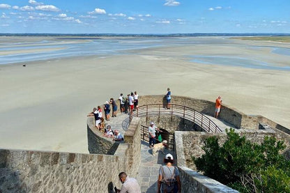 Mont Saint-Michel and Loire Valley Castles Explorer: 2-Day Small Group Tour from Paris with D-Day Sites