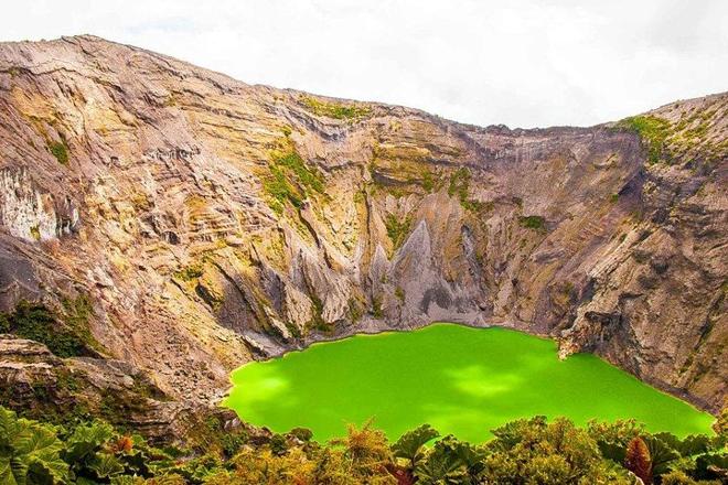 Irazú Volcano National Park: Exclusive Half-Day Private Tour from San José