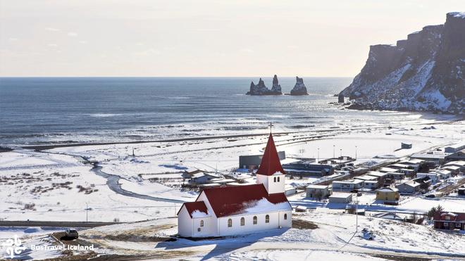 Explore the Majestic Jökulsárlón Glacier Lagoon and South Iceland's Wonders