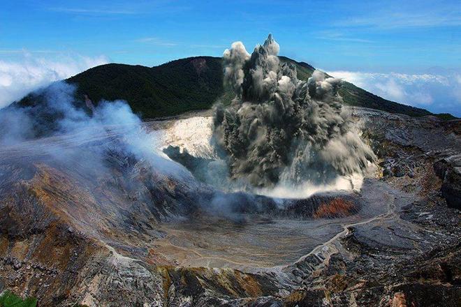 Half-Day Exploration: Discover Poas Volcano National Park from San Jose