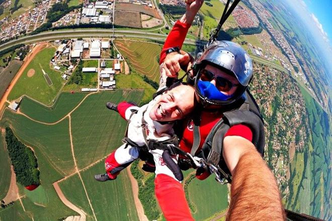 Skydiving Adventure in Boituva: Double Parachute Jump with Exclusive Private Transportation