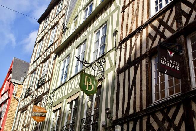 Exclusive Day Trip from Paris to Rouen & Giverny with Gourmet Michelin Star Lunch