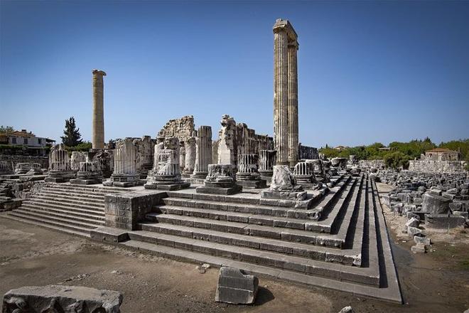 Explore Ancient Wonders: Priene, Miletos, and Didyma Full-Day Tour from Kusadasi/Selcuk