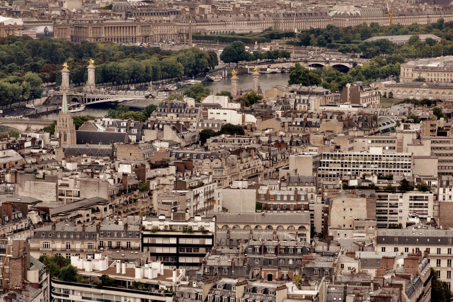 Private Full-Day Tour of 7 Iconic Paris Landmarks in a Mercedes