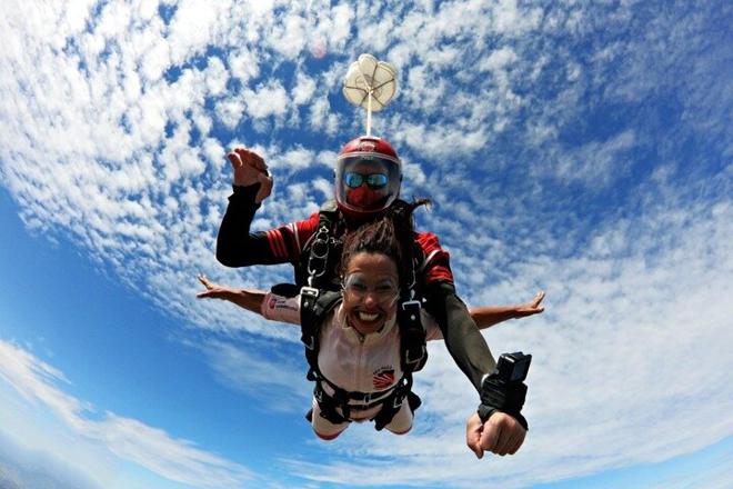 Skydiving Adventure in Boituva: Double Parachute Jump with Exclusive Private Transportation