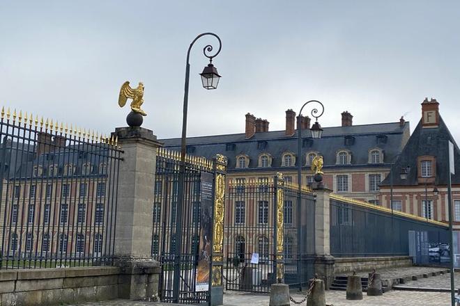 Small Group Tour from Paris: Fontainebleau, Versailles, and Trianon Exploration