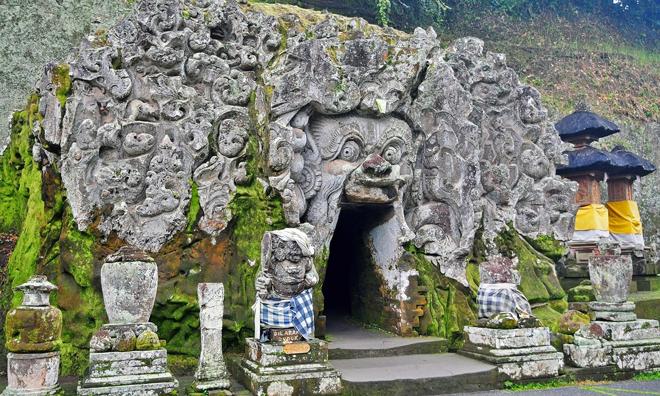 Ubud Temple and Waterfall Tour: Discover Bali's Spiritual and Natural Wonders