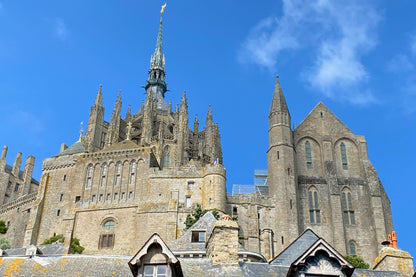 2-Day Private Tour from Paris to Mont Saint-Michel and Normandy with Loire Castles Visit