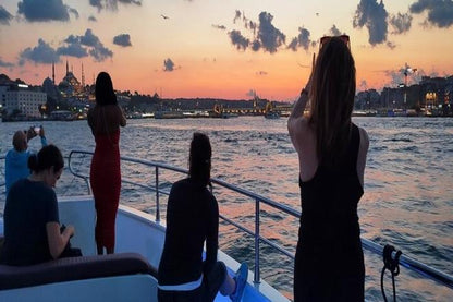 Discover Istanbul's Heritage: Old City Exploration and Bosphorus Sunset Cruise