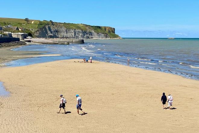 Normandy D-Day Tour: Explore the Top 6 Omaha Beach Sights from Paris