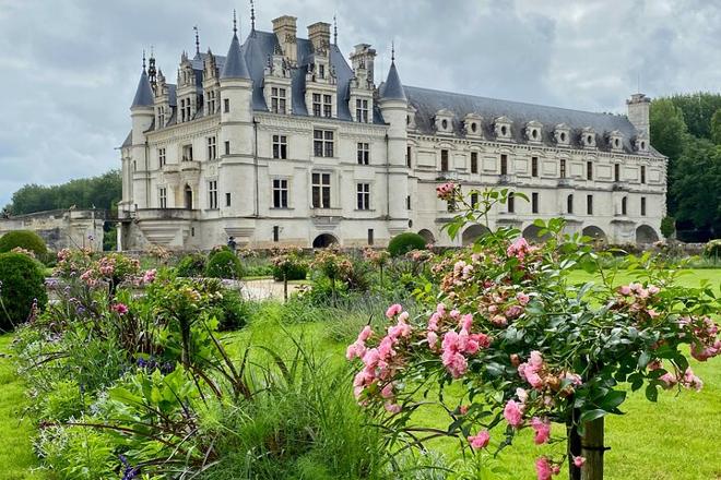 6-Day Exclusive Private Tour: Giverny, Etretat, Honfleur, Mont St. Michel, Cancale, St. Malo, Loire Valley Castles, Chablis & Beaune