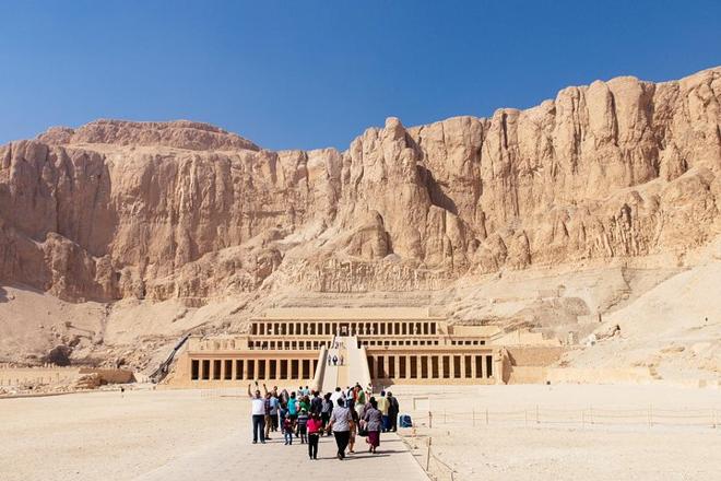 Luxor Full-Day Private Tour: Discover East & West Banks from Hurghada