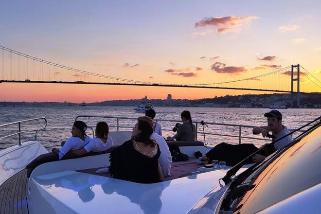 Istanbul Bosphorus Deluxe Yacht Sunset Cruise