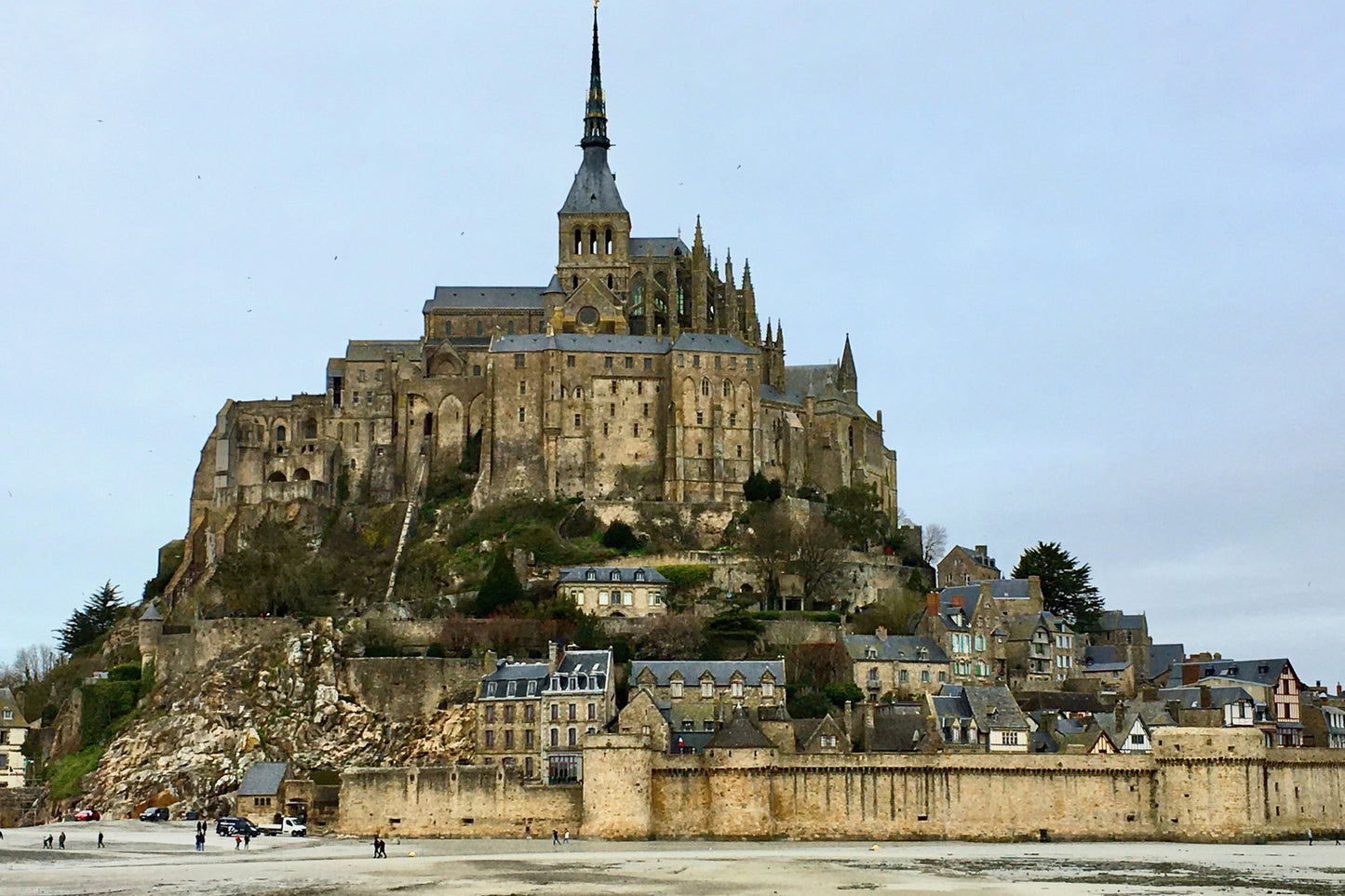 2-Day Private Tour from Paris to Mont Saint-Michel and Normandy with Loire Castles Visit