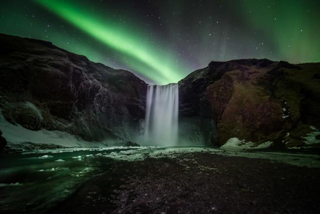 Reykjavik Northern Lights Adventure: Guided Bus Tour