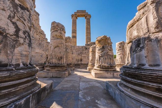 Explore Ancient Wonders: Priene, Miletos, and Didyma Full-Day Tour from Kusadasi/Selcuk