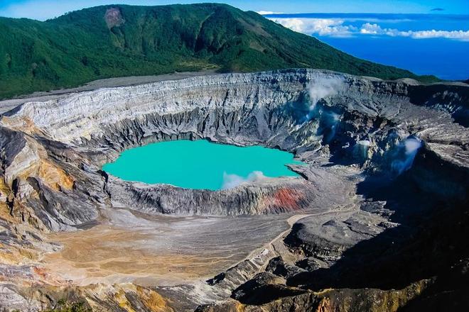 Private Half-Day Tour to Poas Volcano National Park