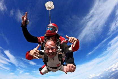 Skydiving Adventure in Boituva: Double Parachute Jump with Exclusive Private Transportation