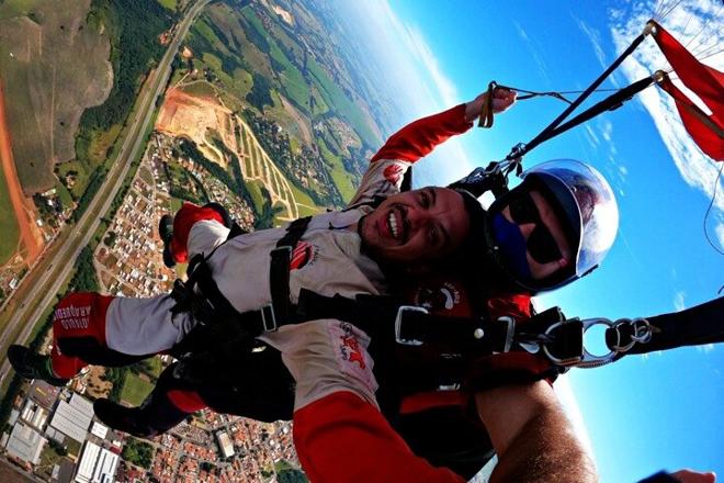 Skydiving Adventure in Boituva: Double Parachute Jump with Exclusive Private Transportation