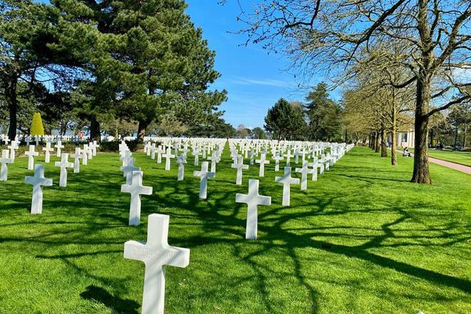 Normandy D-Day Tour: Explore the Top 6 Omaha Beach Sights from Paris