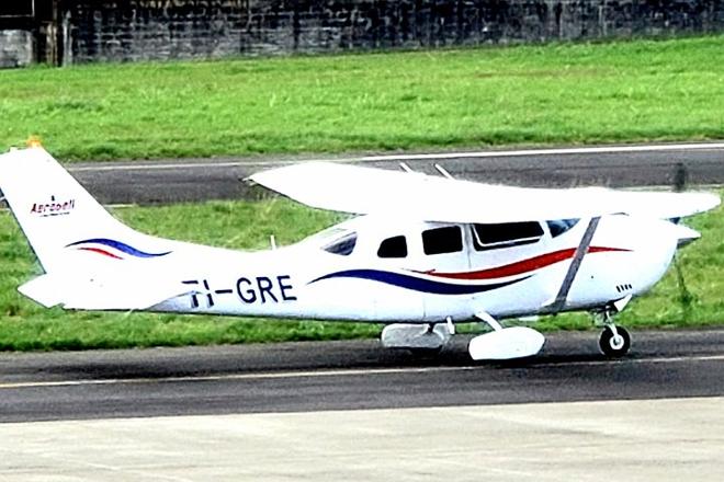 Private 1-Hour Scenic Flight Over Poás Volcano